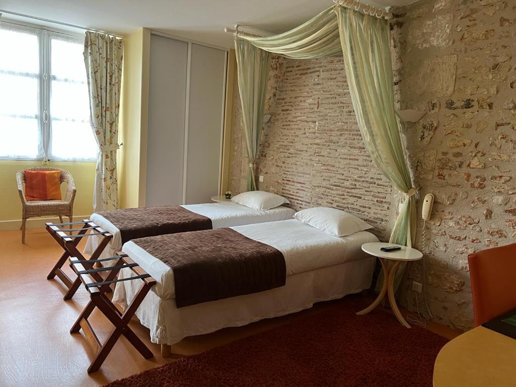 Le Grand Monarque Donzy Hotel Eksteriør billede