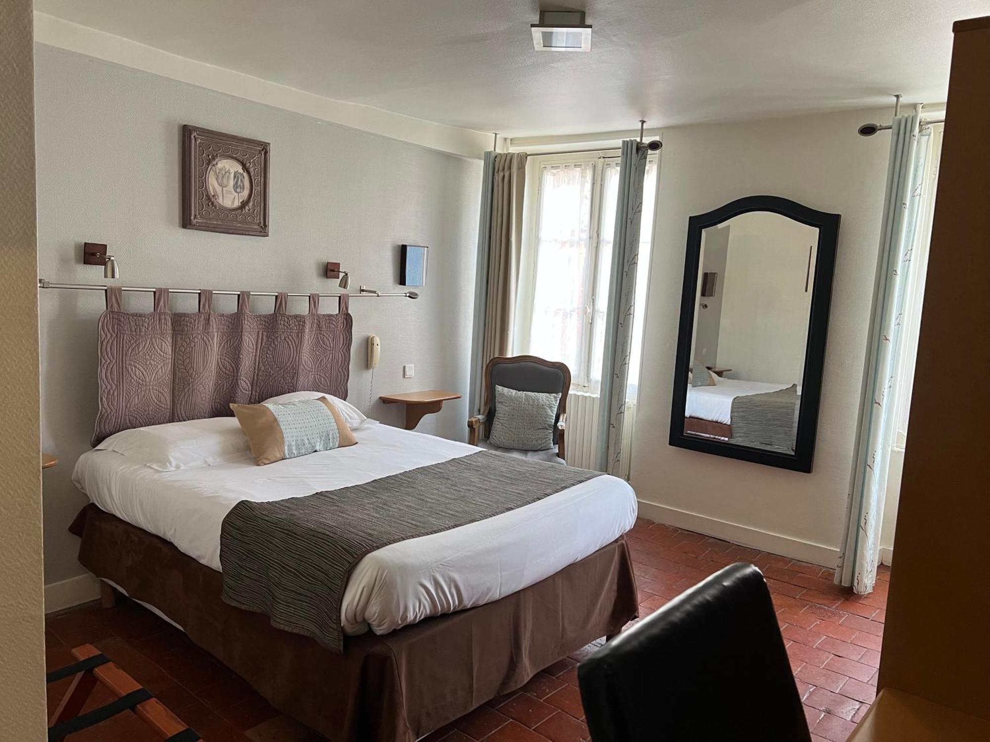 Le Grand Monarque Donzy Hotel Eksteriør billede